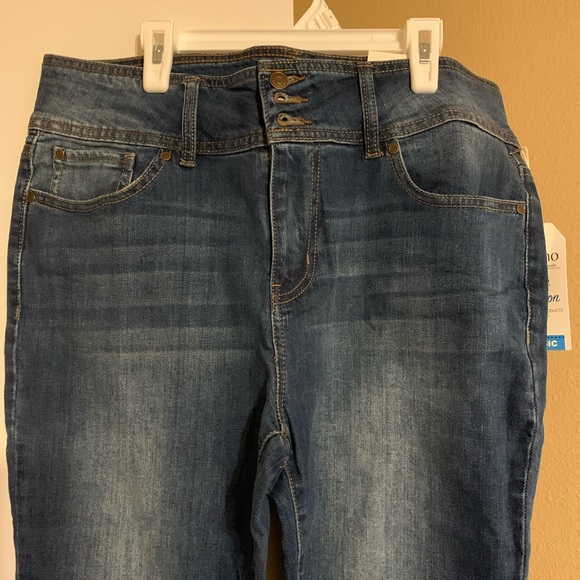 Brand new fashion nova high waist jeans size 15 - Picture 2 of 2